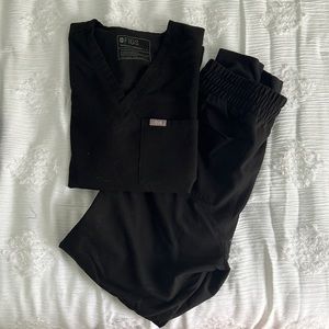 Figs Black Scrub Set